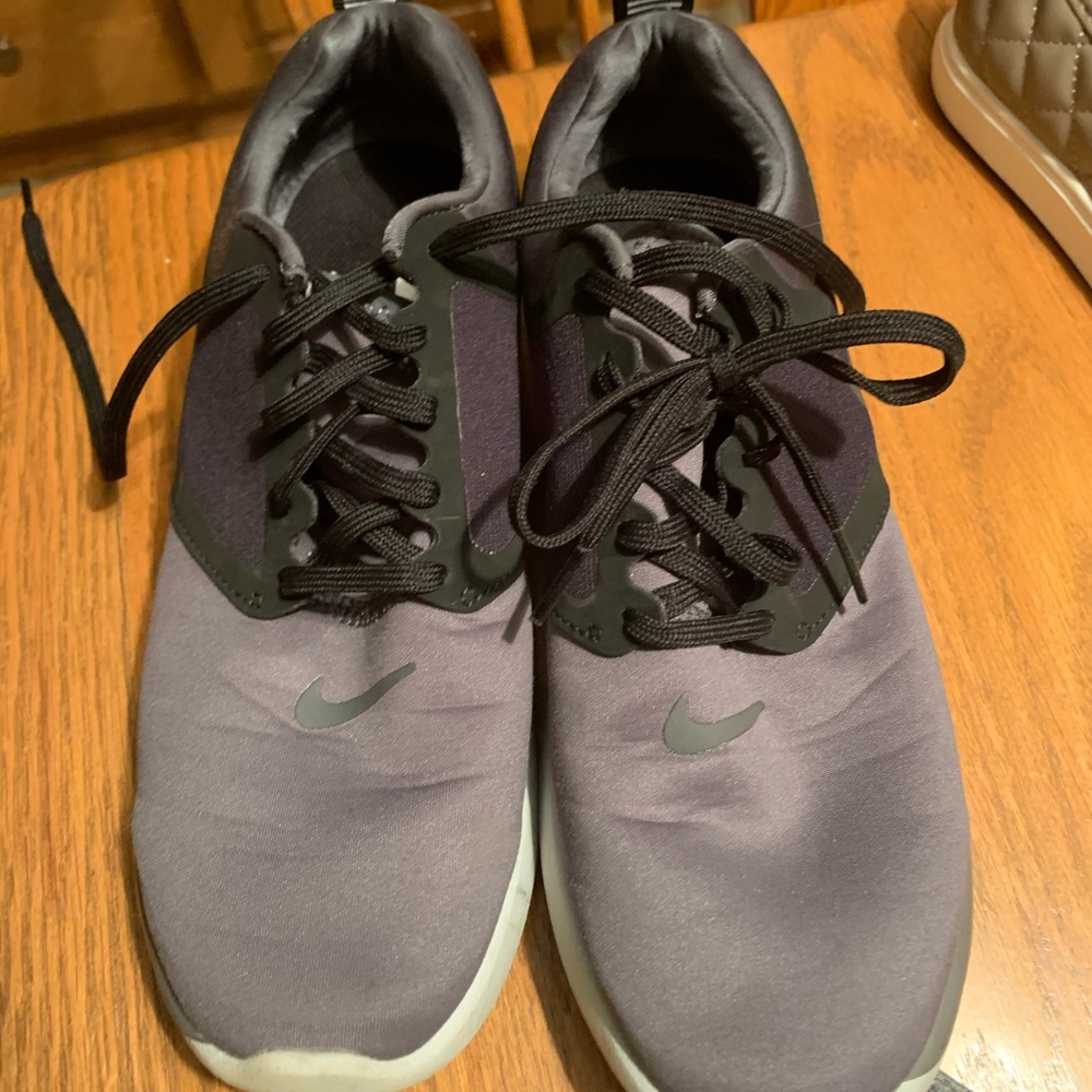 Nike Tennis Shoe